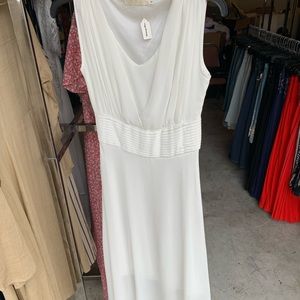 Sleeveless white dress for women